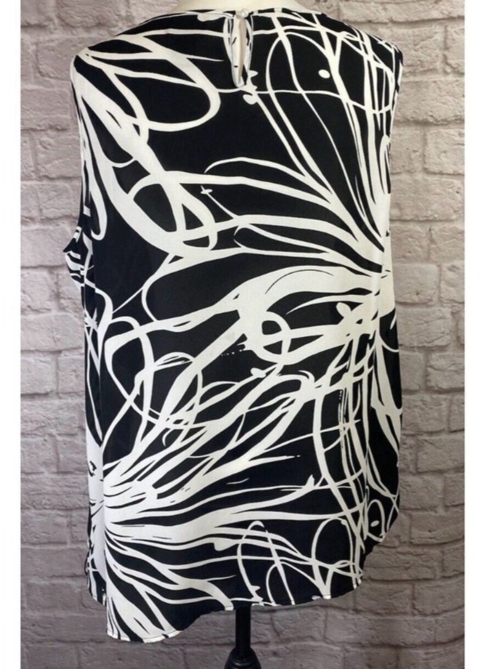 CHICOS 3 XL Sleeveless Polyester Black Asymmetrical Hem Tunic Tank Top 9186